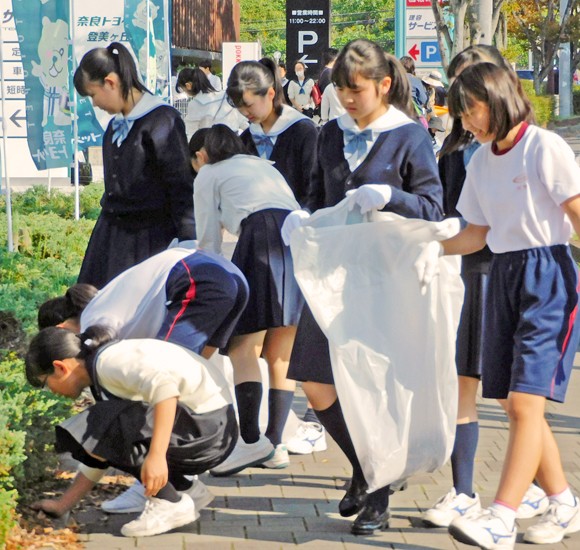 地域に感謝込め 児童 生徒ら清掃活動 奈良学園登美ヶ丘中 高など 奈良新聞デジタル